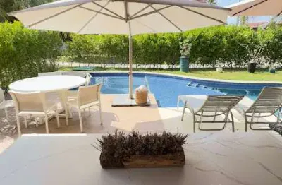 Vende-se lindo bangalô reformado - 3 suítes + dependência completa - muro alto