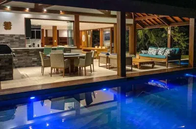 Casa alto padrão em praia do forte com 4|4, 04g e 450m² | terreno 544m²