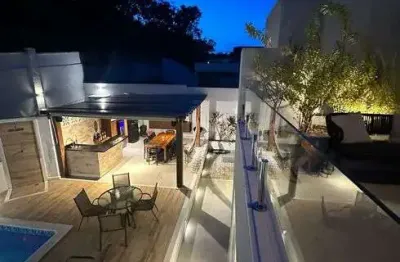Casa alto padrão em alphaville com 4|4, 02g e 272m²