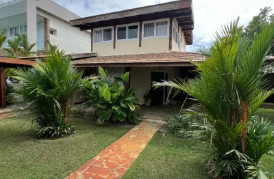 Linda casa com 6/4 seis quartos em condomínio fechado guarajuba bahia