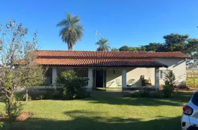 Chácara / sítio com 3 quartos à venda na Zona Rural, Guapiaçu 