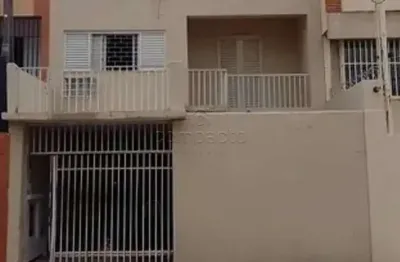 Casa com 3 quartos para alugar na Rua Tiradentes, Parque Industrial, São José do Rio Preto