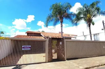 Casa com 3 quartos para alugar na Rua Doutor Benjamim de Oliveira Abbade, Jardim Moysés Miguel Haddad, São José do Rio Preto