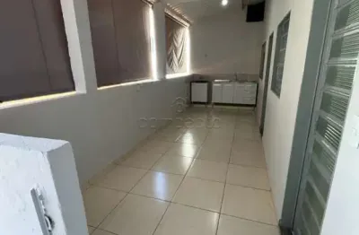 Casa com 2 quartos para alugar na Rua Pedro Amaral, Parque Industrial, São José do Rio Preto