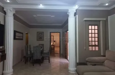 Casa com 3 quartos para alugar na Rua Augusto Bortoluzzo, Jardim Urupês, São José do Rio Preto