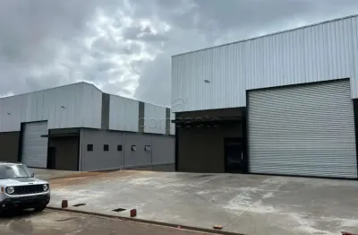 Barracão comercial com 600m² de área útil  para alugar - distrito industrial doutor carlos arnaldo e silva.