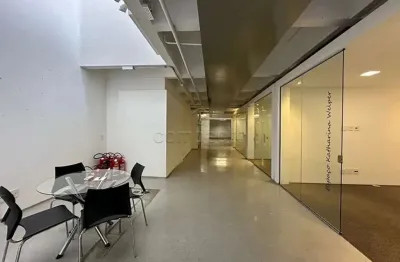 Lindo e amplo prédio com 1.700m² de área útil no centro!