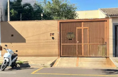 Casa com 3 quartos à venda no Centro, Mirassol 