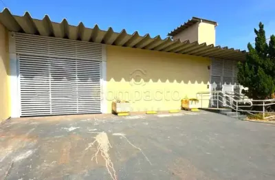 Ampla casa comercial com 03 quartos e 06 salas para locação
