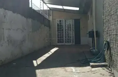 Casa com 2 quartos para alugar na Rua Jaime Cal, Conjunto Habitacional São José do Rio Preto, São José do Rio Preto