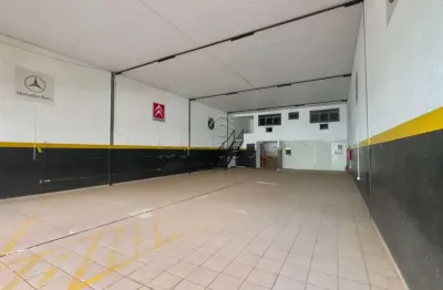 Ótimo e amplo salão com 195m² de área útil para locação