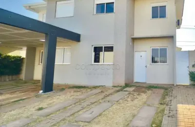 Lindo e amplo sobrado em condomínio fechado com 03 quartos para locação.