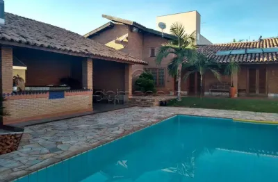 Casa com 3 quartos à venda no Centro, Guapiaçu 