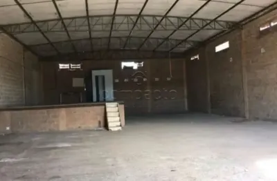 Ótimo e amplo barracão com 345m² de área útil para locação