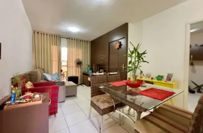 Linda e ampla casa mobiliada em condomínio fechado com 03 quartos para locação.