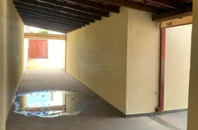 Casa de fundos espaçosa para alugar - residencial vetorasso