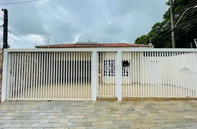 Casa com 3 quartos para alugar na Rua Pedro Borghezan, Jardim Nazareth, São José do Rio Preto