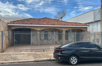 Casa comercial para alugar na Rua Da Liberdade, Centro, Guapiaçu