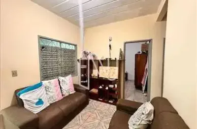 Casa com 4 quartos à venda na Sapucaia, Contagem 