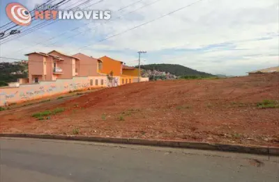 Terreno à venda na Rua dos Ciprestes, Lúcio de Abreu, Contagem