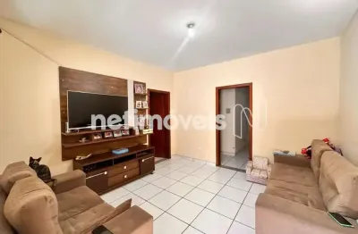 Casa com 3 quartos à venda no Petrolândia, Contagem 