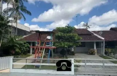 Imóvel para venda possui 450 metros quadrados com 4 quartos