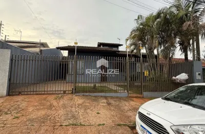 Casa com 3 quartos à venda na Rua Castelo, Jardim Canadá, Foz do Iguaçu