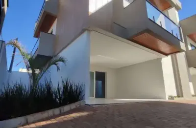 Casa com 3 quartos à venda na Avenida Brasil, Centro, Cascavel