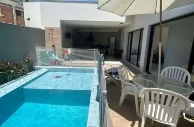 Casa de condomínio para venda tem 370 metros quadrados com 5 quartos