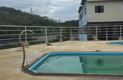 Sitio para renda extra, 1500² de área, com piscina e quadra de esporte.