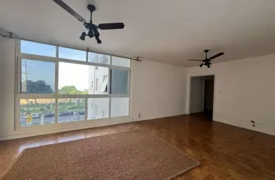 Amplo apartamento, frente ao Mar, 3 dormitórios + deps empregada.