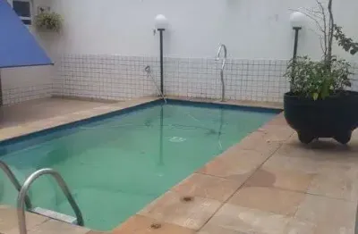 Casa com 4 dormitórios, piscina, espaço gourmet com churrasqueira, 2 vagas !