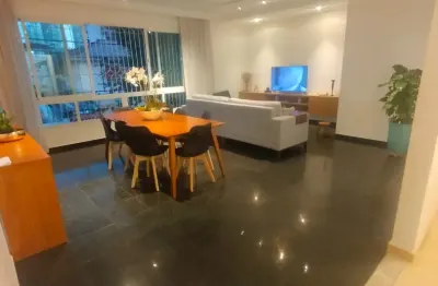 Casa sobreposta alta, reformada, impecável, próxima ao Colégio do Carmo