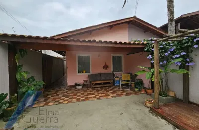 Ubatuba, parque vivamar - casa sobrado geminado com 03 dormitorios sendo 01 suite.