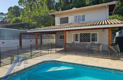 Ubatuba, parque vivamar - casa sobrado com 03 suites e área de lazer.