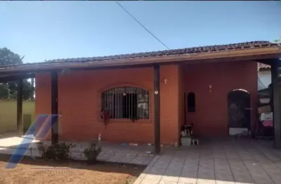 Ubatuba, estufa i - casa de esquina com 2 dormitórios, sendo 01 suíte.