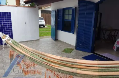 Ubatuba, itaguá - casa com 03 dormitórios, sendo 01 suíte, a 100 metros do mar..