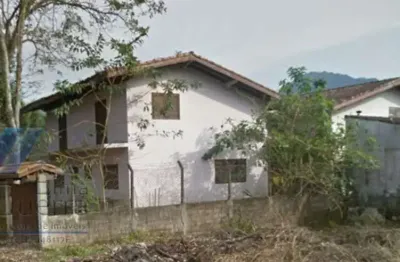 Ubatuba, ressaca - sobrado com 03 dormitórios, sendo 01 suíte.