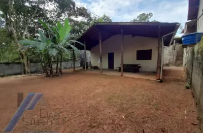 Ubatuba, ubatumirim - casa com 01 dormitório a 400 metros da praia.