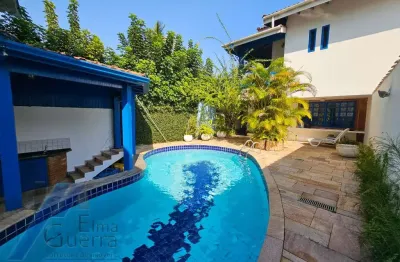 Ubatuba,  lazaro - casa sobrado com 04  dormitorios sendo 01 suite e área de lazer.
