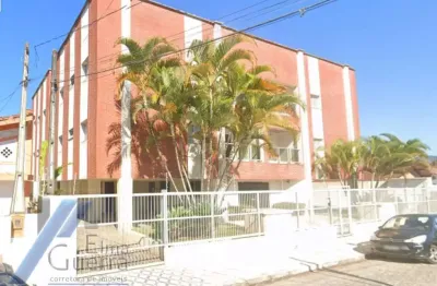 Ubatuba, centro - apartamento com 03 dormitorios a 200 metros do mar.