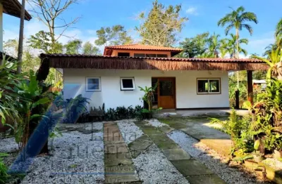 Ubatuba, ressaca - casa sobrado com 02 dormitórios, sendo 01 suíte, com area de lazer.