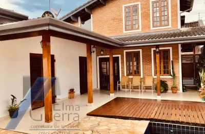 Ubatuba, centro - casa sobrado com 03 dormitórios, sendo 01 suíte e area de laze..