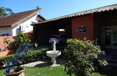 Ubatuba, parque vivamar - casa com 03 suítes e area de lazer, com terreno de 686 m2.