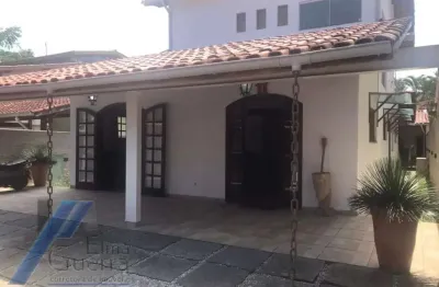 Ubatuba, itaguá - casa com 04 dormitórios, sendo 01 suíte.