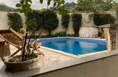 Ubatuba, jardim carolina - casa com 04 dormitórios sendo 02 suites e área de lazer.