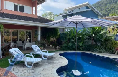 Ubatuba - condominio pedra verde, lazaro - linda casa com 03 dormitorios sendo 02 suites  à 150 metros do mar..