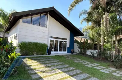 Ubatuba, condominio vila - belíssima casa com 03 dormitorios, sedo 02 suite, com área de lazer - portaria 24 horas