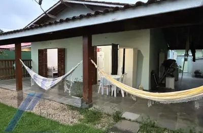 Ubatuba, jardim carolina - casa com 03 dormitórios, sendo 02 suítes, terreno de 450 m2.