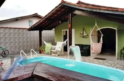 Ubatuba, pereque-açú - casa com 03 dormitorios, sendo 01 suite e área de lazer.